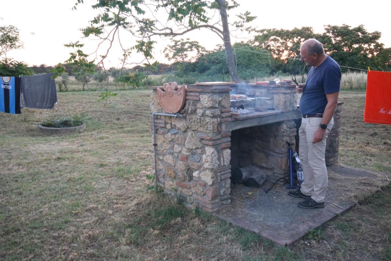 Podere Campo Alle Serpi Бибона Екстериор снимка